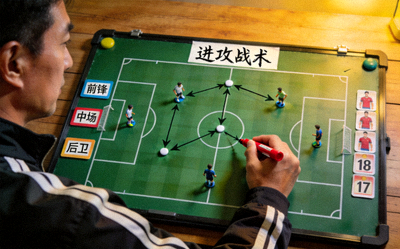 足球战术分析板，教练绘制跑位路线